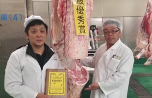 佐賀牛、中山牧場出品牛を新生屋食品店が購買